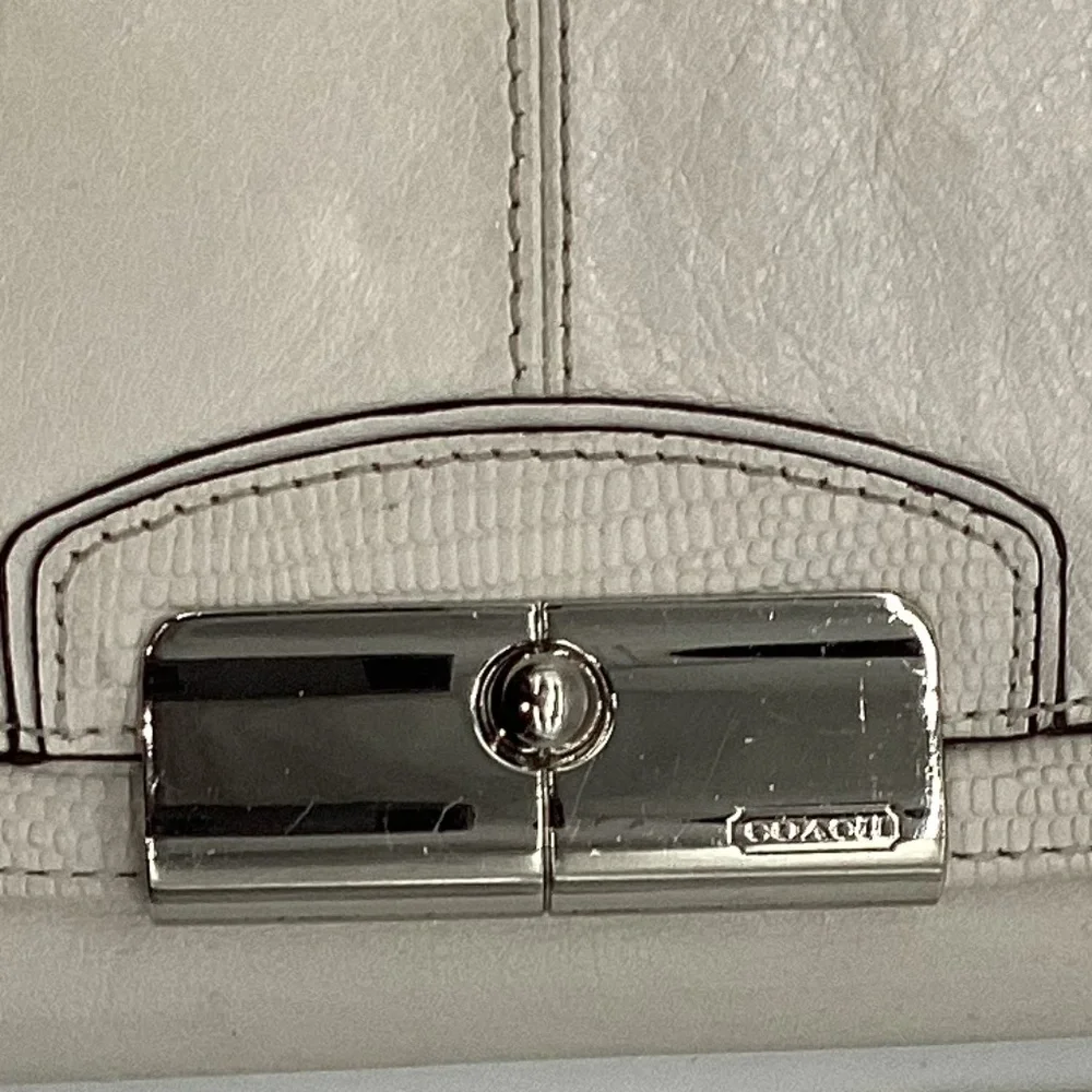 2003. Coach Trifold Large Wallet Cream VGUC